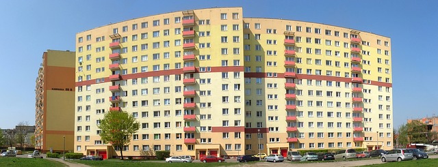 panelový dům s mnoha byty